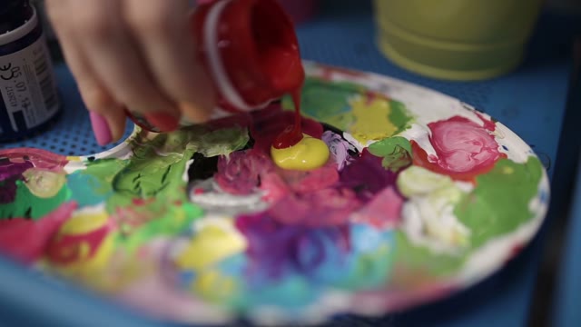 Art Brush Mixed Paint On The Palette