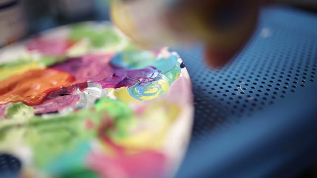Art Brush Mixed Paint On The Palette