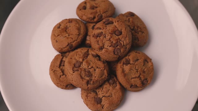 Cookies On A Plate Spinning.