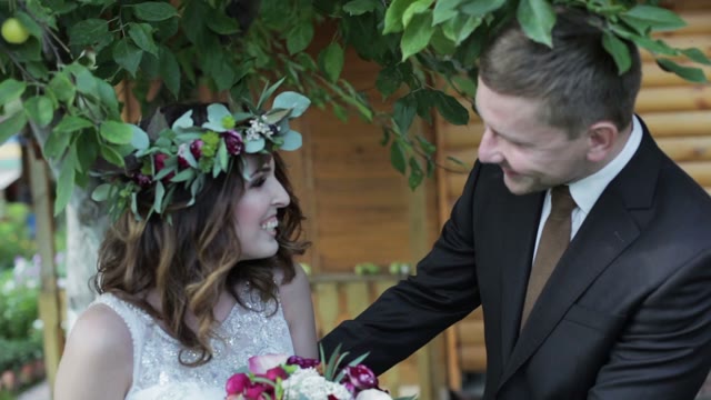 Newlyweds Met Up In The Outdoor