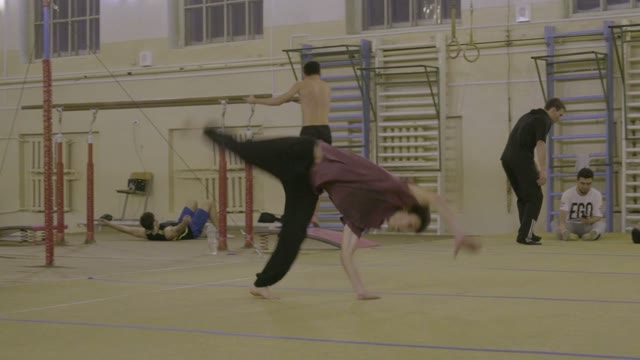 Teens Train In Gym Class