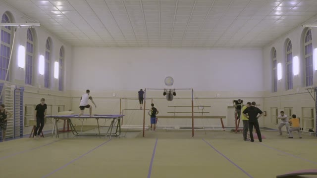Teens Train In Gym Class