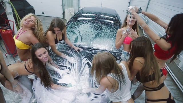 Sexual Girl In The Foam Washing Machine