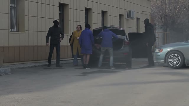 Kidnappers Pulled The Victim Out Of The Boot