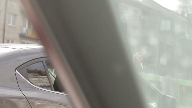 Criminals Threaten With A Knife Out Of The Car