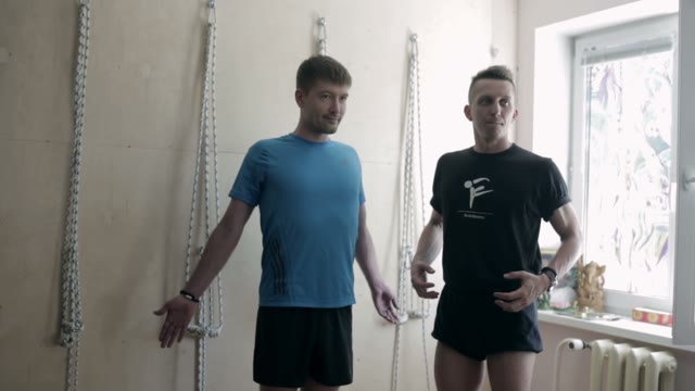 Coach Master Yoga Shows How To Do The Exercise