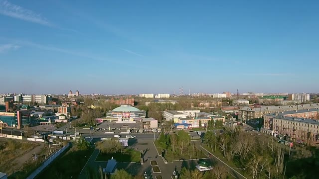 Quadrocopters Takes A Nice Street In A Big City
