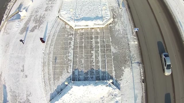Quadrocopters Removes Winter Highway In A City