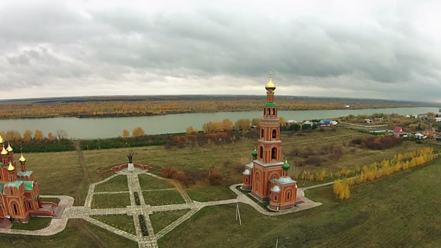 Quadrocopters Removes Beautiful Orthodox Cathedral