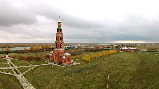 Quadrocopters Shoot More Beautiful Temple