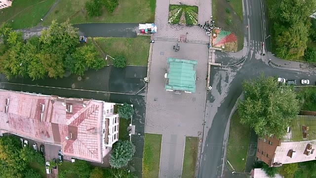 Quadrocopters Filmed A Large Pedestrian Street