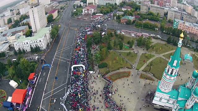 Many Young People Run A Marathon In The City Center