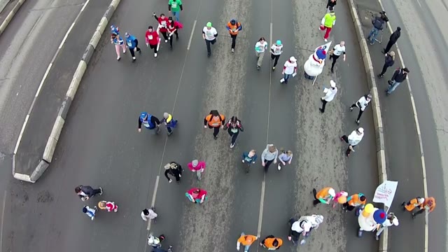 Young People Run A Marathon On The Big Bridge