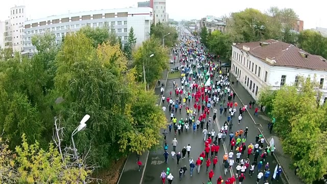 Many Young People Run A Marathon Through The Streets Of The Big City