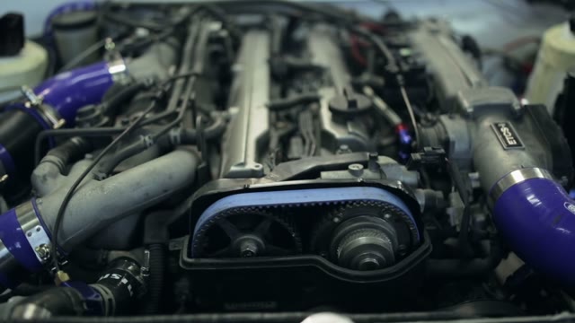 Engine In The Car, Close Up