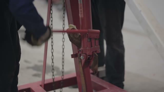 Mechanics Working Hydraulic Jack