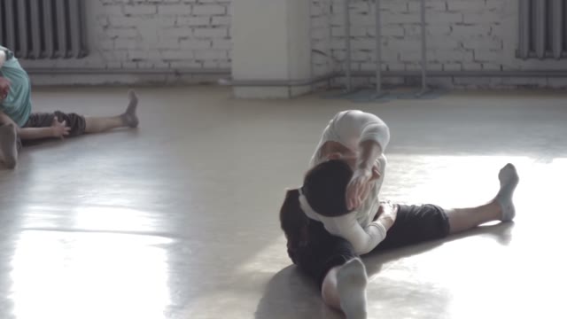 Slim Girls Learn The New Dance