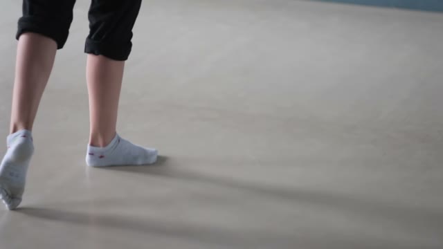 Girl Learn The New Dance