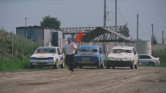 The Judge Ran To The Flag Before The Start Of The Race