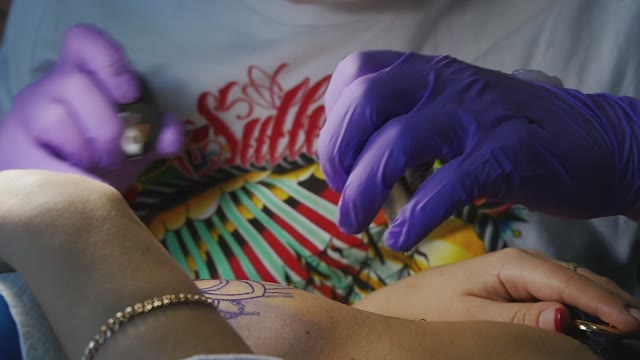 Tattoo Master Makes The Tattoo On A Woman's Body Close-up