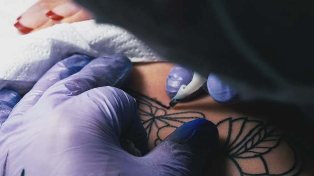 Tattoo Master Makes The Tattoo Close-up