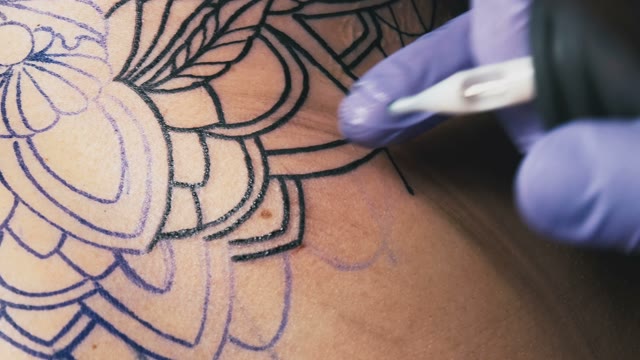 Tattoo Master Makes The Tattoo Close-up