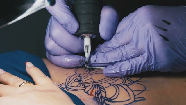 Tattoo Master Makes The Tattoo Close-up