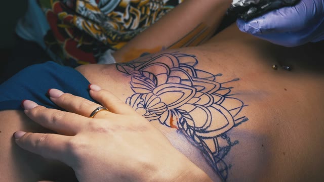 Tattoo Master Makes The Tattoo Close-up