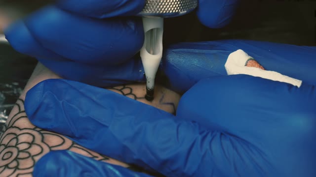 Tattoo Master Does Tattoo Close-up