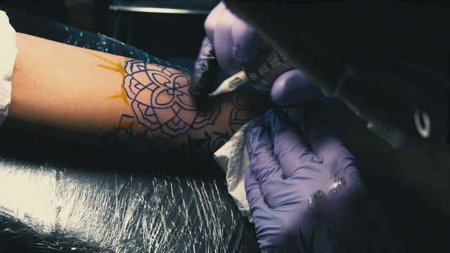 Tattoo Master Does Tattoo On Hand Close-up