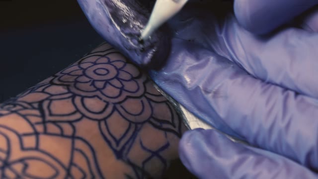 Tattoo Master Does Tattoo Close-up