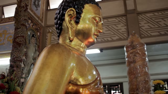 Large Golden Buddha Close