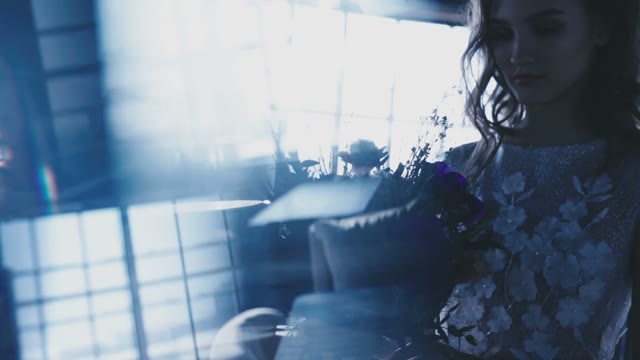 Videography Of Bride With A Bouquet Of Flowers In Blue Tones