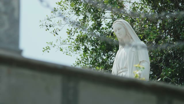 White Statue Girl