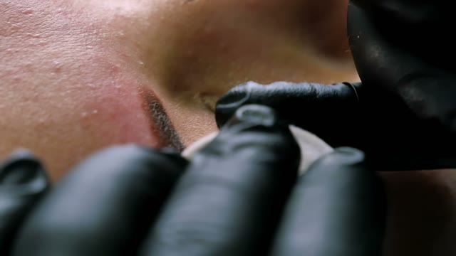 Master Does Tattoo Of Eyebrows Close-up