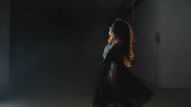 Girl In The Light Of Searchlight