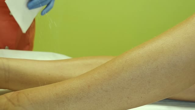 Woman Strews The Powder On A Client Legs