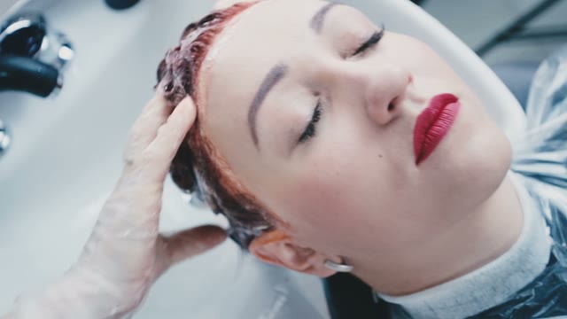 Girl Washes Her Hair To The Client