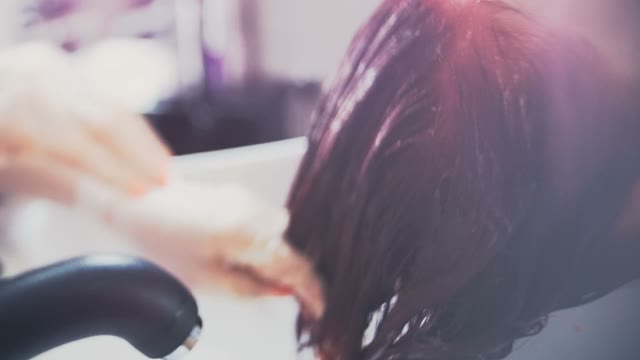 To The Client Of Salon Wash Off A Paint From Hair