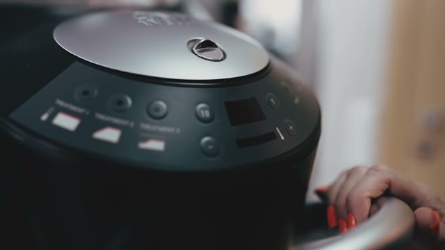 Hairdresser Turn On A Vaporizer