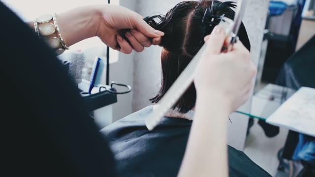 Hairdresser Level The Hair On The Client's Head