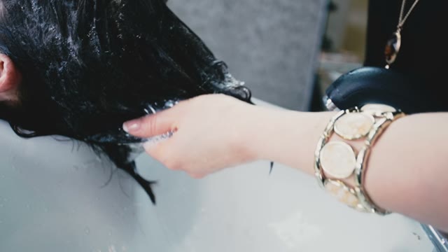 Customer Salon Wash Hair With Shampoo