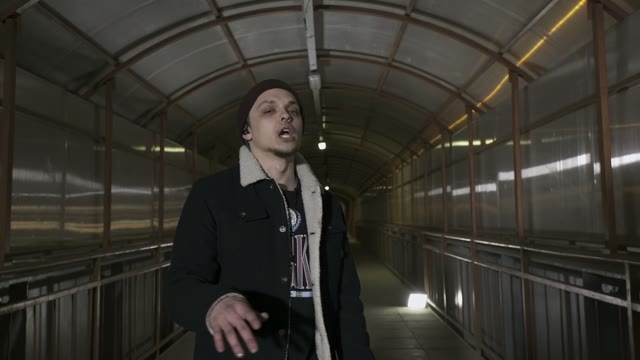 Rapper Reads Rap Overhead Pass