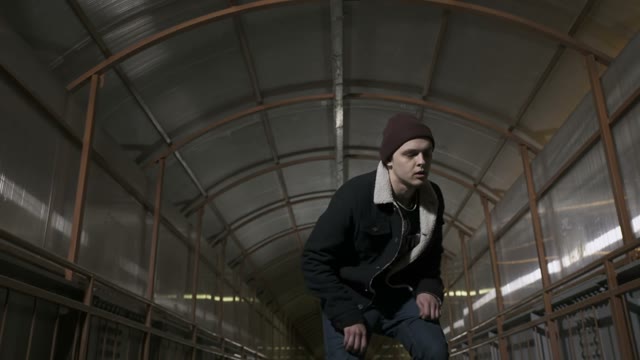 Guy Swings Side Side